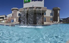 Holiday Inn Express Wisconsin Dells 3*